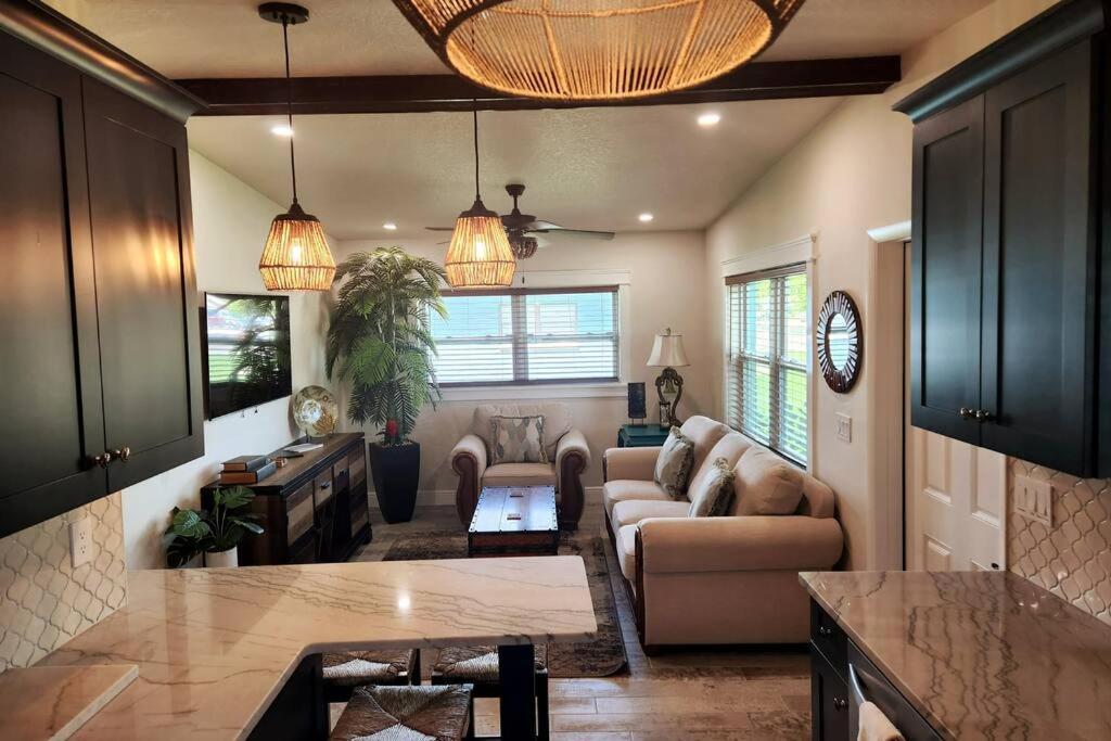 Bali Bungalow - Downtown ココアビーチ エクステリア 写真